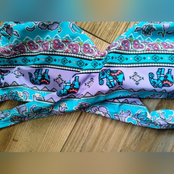 Swim top Summer Sale 🌼 - Picture 2 of 5